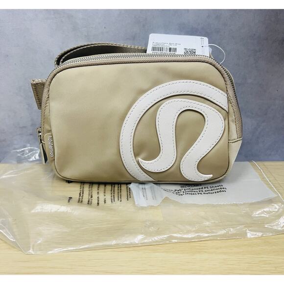 Lululemon Everywhere Belt Bag Trench/White Opal 1L (New With Tags NWT Authentic - Picture 7 of 10